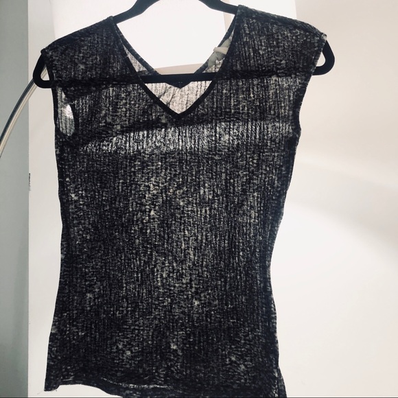 Banana Republic Black and Grey Printed Pattern V-Neck Short Sleeve Blouse Top - Picture 4 of 8